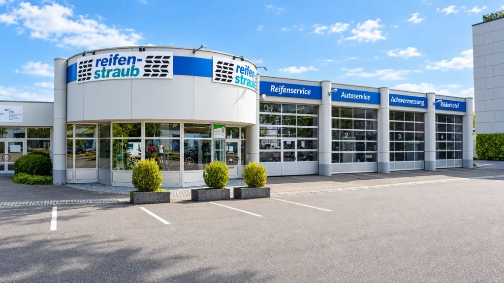 Reifen Straub Servicecenter mit Reifenservice, Autoservice, Achsvermessung und Räderhotel