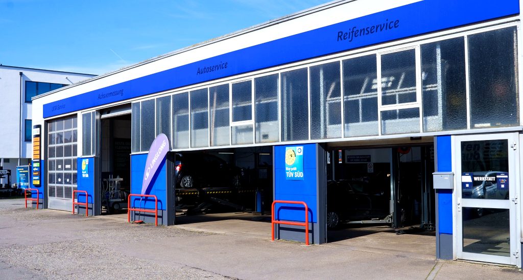 Reifen Straub Werkstattgebäude mit Servicehallen